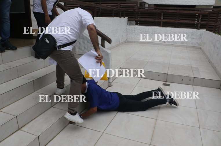 evo-morales-tras-caer-de-las-gradas.-foto-juan-carlos-torrejn_2120186687_763x300