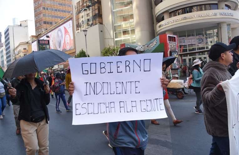 la-marcha-pasa-por-el-ministerio-de-economa.-foto-apg_1079730953_763x300