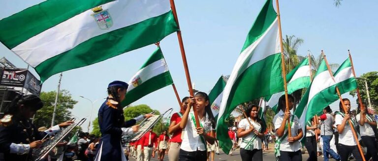 jovenes-levantan-la-bandera-crucena_101-10027238_20240924110942