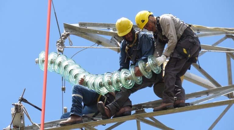 ENDE refuerza el sistema eléctrico de Tarija