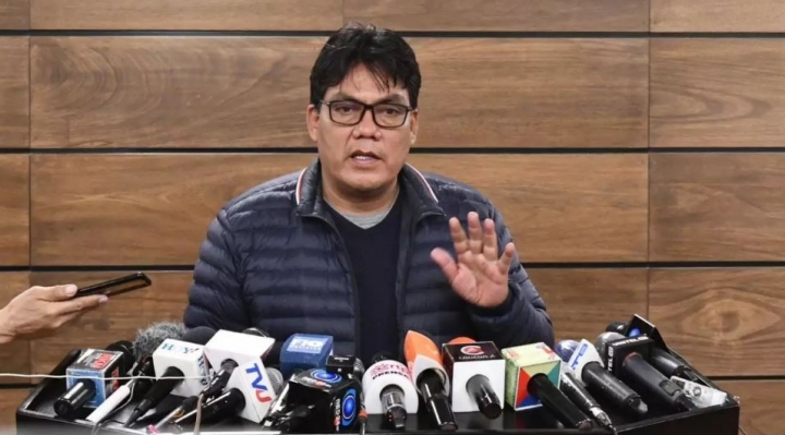 b_46833_diputado-hector-arce-pide-resguardo-policial-tras-recibir-amenazas-y-ver-su-numero-publicado-en-anuncios-de-servicios-sexuales-1