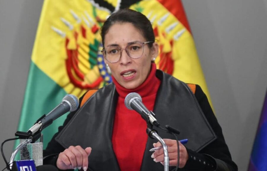 YESICA SARAVIA MINISTRA DE JUSTICIA