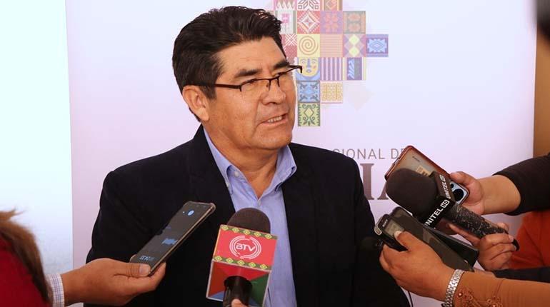 El ministro de Educación, Omar Veliz.