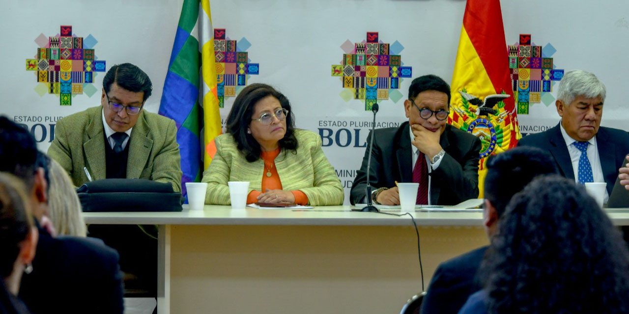 MINISTRA_DE_SALUD_MARCELA_FLORES