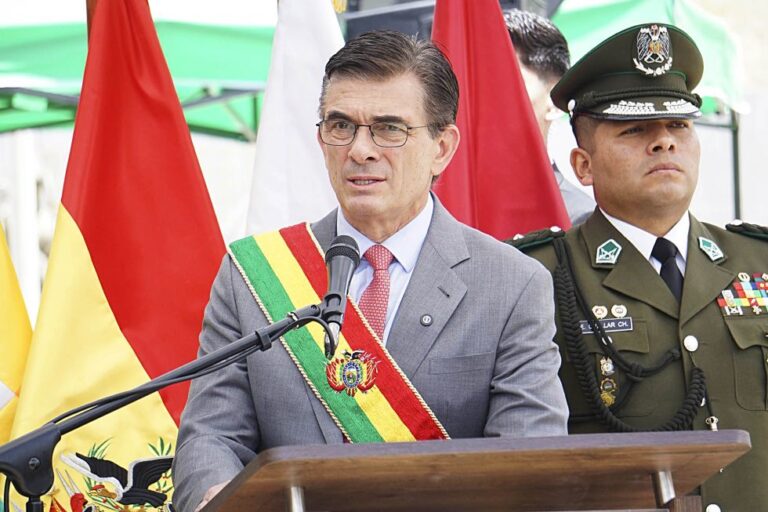 RODRIGO PAZ EN ACTO PUBLICO