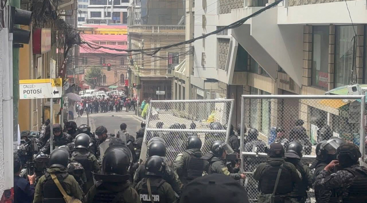 b_55367_reportan-al-menos-tres-policias-heridos-tras-marcha-de-la-cob-1