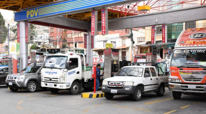 b_59263_ypfb-informa-que-bloqueo-en-oruro-retraso-la-llegada-del-diesel-para-la-paz-y-el-alto-1