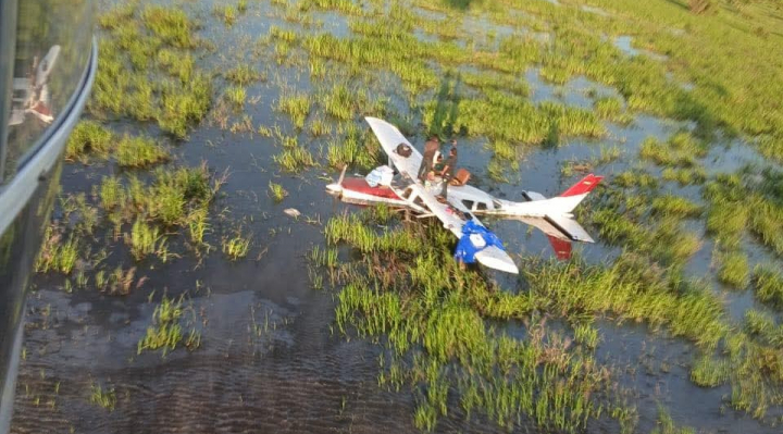 b_59819_avioneta-con-cuatro-tripulantes-aterriza-de-emergencia-en-medio-del-agua-en-beni-1