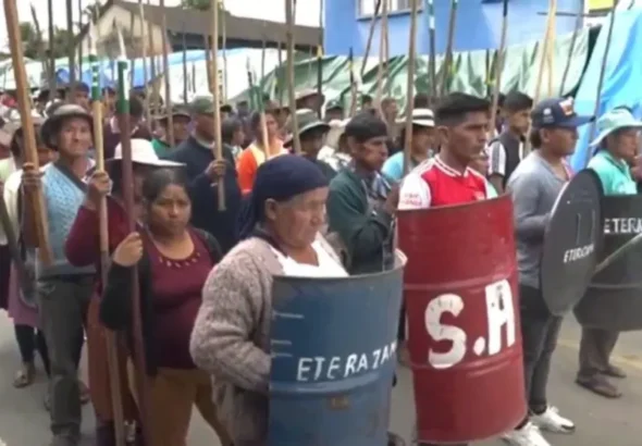 COCALEROS DEFIENDEN A EVO
